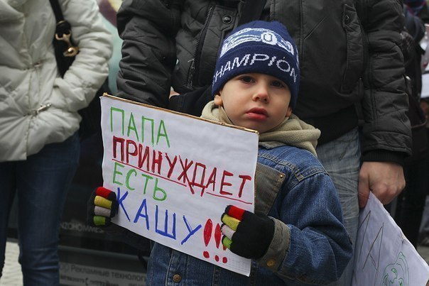 Маленький, глупый. Потом спасибо скажет...